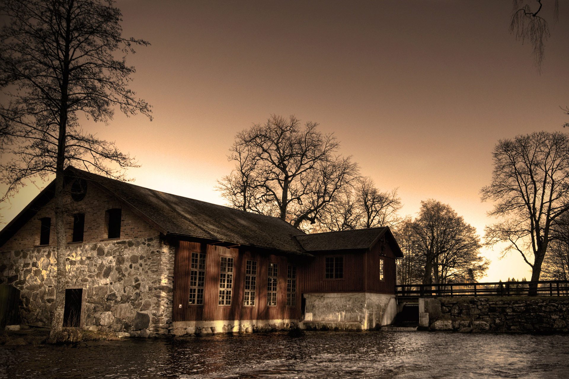 Övre Hammaren vid dammsjön i Högbo Bruk